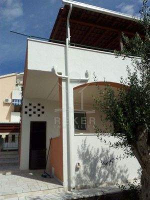 Doppelhaushälfte m 2 Wohnungen