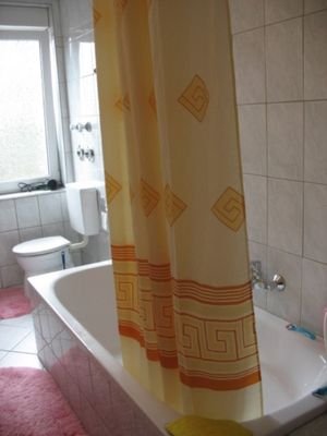 3. Badewanne zum Duschen oder Baden.jpg