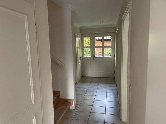 Eingang/Flur/Treppe OG/Keller