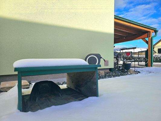 Wasseranschluss und Rasenrobotergarage