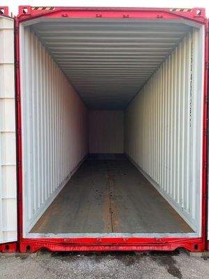 Lagerbox mit Hartholzfußboden.