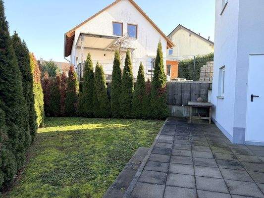 Terrasse u. Grünfläche ELW