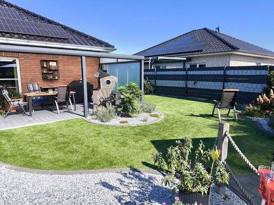 Blick zur Terrasse von Ost