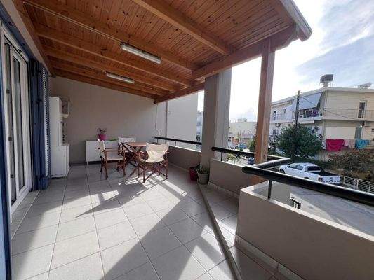 Kreta, Heraklion: Teilrenovierte Wohnung im Stadtteil Mastampas zu verkaufen