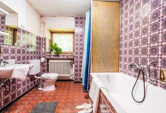 Rechte Wohneinheit - Bad