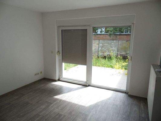 Wohnzimmer mit Ausgang zur Terrasse EG rechts