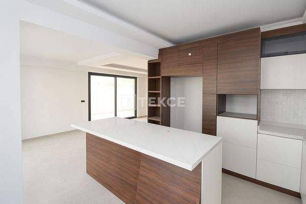 Detached House with Spacious Garden in Belek, Antalya