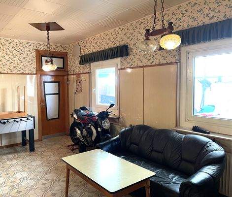 Gaststätte EG / Blick in die Halle