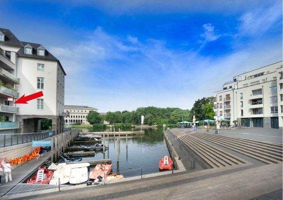 Hafenbecken im Sommer