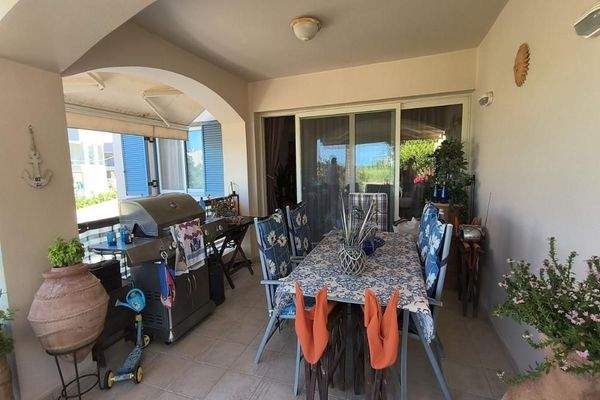 Kreta, Pirgos Psilonerou: Schönes Haus in toller Anlage in Strandlage zu verkaufen