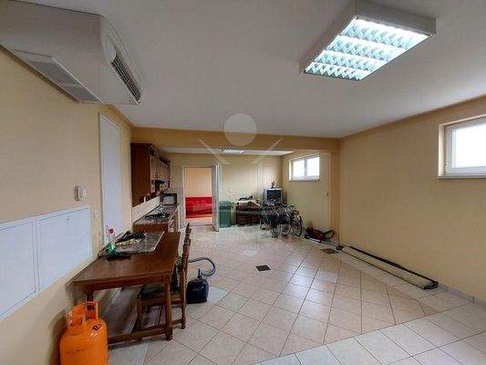 Mehrere Autos passen hierhin