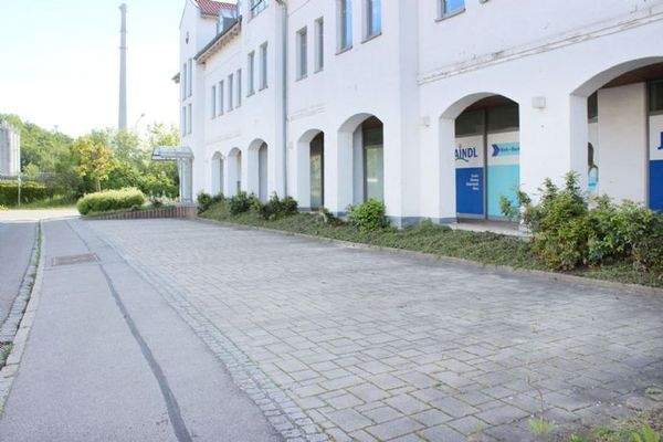 Parkflächen_vor_dem_Haus