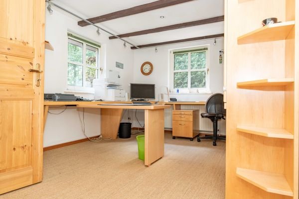 Büro links Anbau EG
