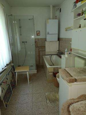 Haus 2 - Bad im Erdgeschoss.jpg