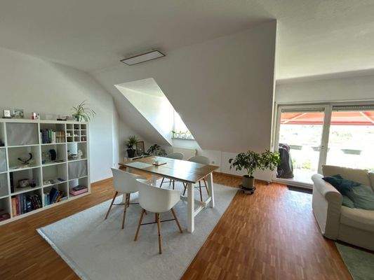 Wohn-/Esszimmer (DG-Wohnung)