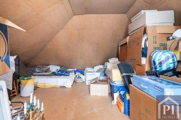 Abstellraum auf dem Dachboden