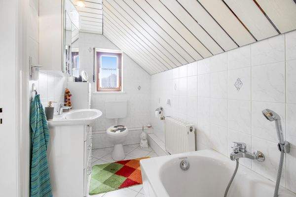 Badezimmer im Dachgeschoss
