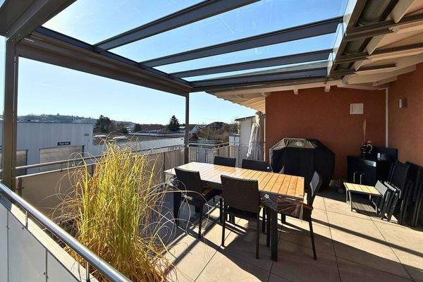 Dachterrasse mit hochwertiger Glas-Überdachung