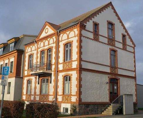 Vorderansicht Seiteneingang