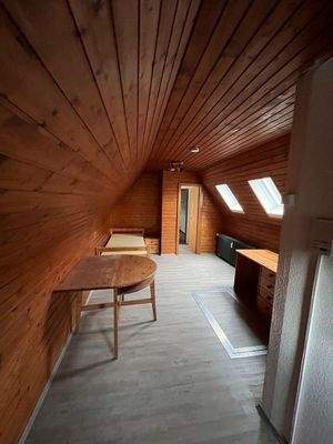 Wohn- Schlafzimmer DG