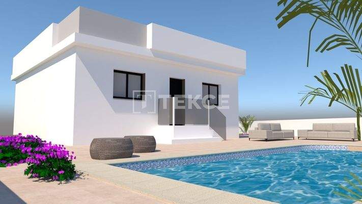 Standalone Villa with a Swimming Pool in Pinar de Campoverde