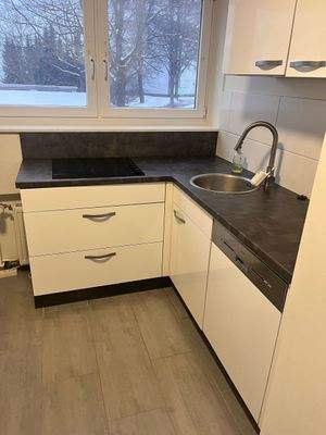 Moderne Küche mit Fenster