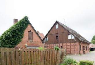 Seitenansicht Vorderhaus und Nebengebäude