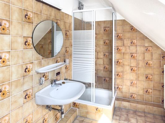14. Badezimmer im Obergeschoss.jpg