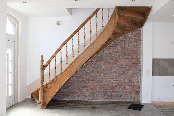 Eingang und Treppe ins Obergeschoss