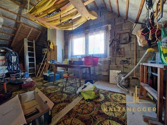 OG: Dachboden am Ende des Ganges