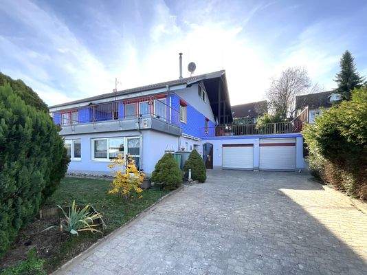 Hofeinfahrt zum Anwesen