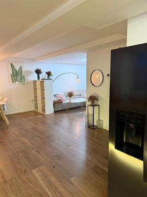 großzügiger Wohnraum mit offener Küche