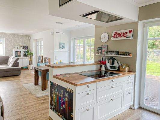 Küche mit Kochinsel