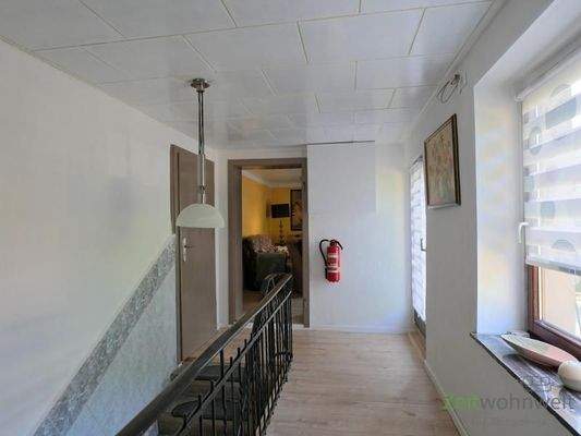 oberer Flur, Balkonausgang rechts