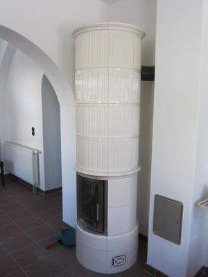 Kachelofen im Gastraum