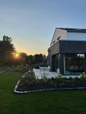 Terrassen, gepflegter Garten 