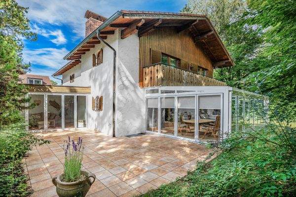 Sonnige Süd-West-Ansicht. 