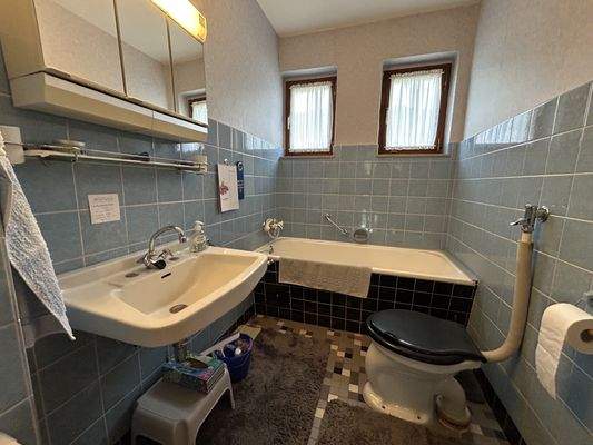 Wannenbad im EG und im OG