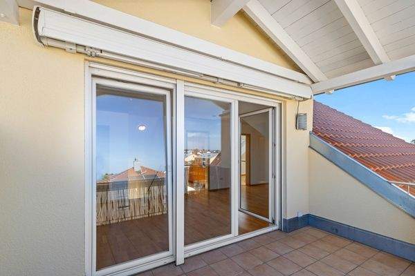 Balkon 1 mit Markise (elektrisch, Archivfoto)