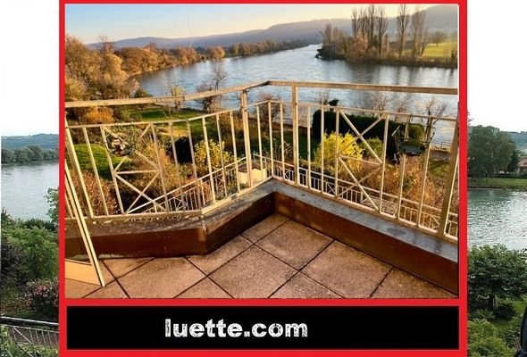 Balkon mit Rheinblick