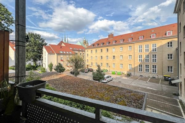 Balkon mit Domblick