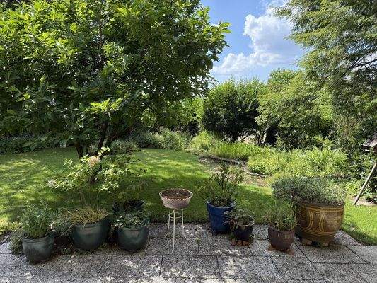 Blick v. Loggia in den Garten