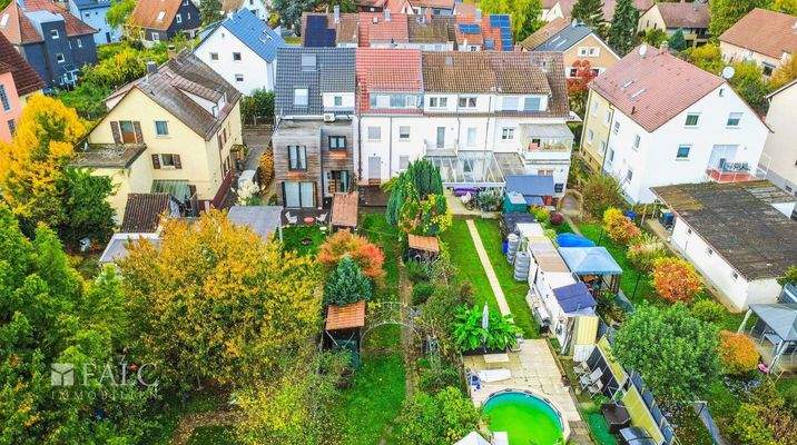 Rückansicht mit XXL-Garten