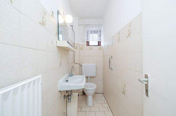 Erdgeschoss -separates WC