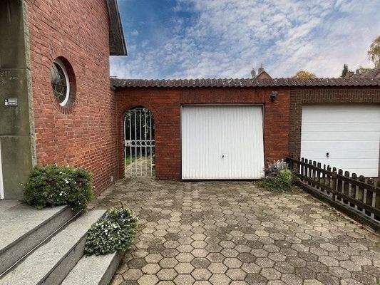 Eingangsbereich mit Garage