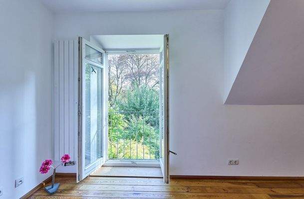 Schlafzimmer mit Blick ins Grüne