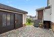 Haupteingang und Garage