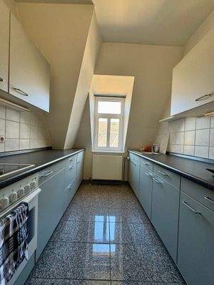 Küche mit Einbauküche