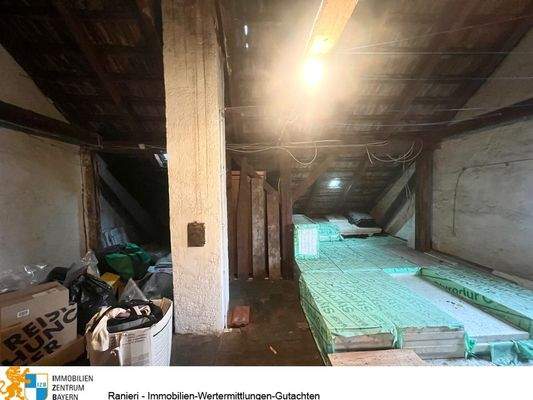 1. Obergeschoss-re. - Ausbaureserve Dachboden