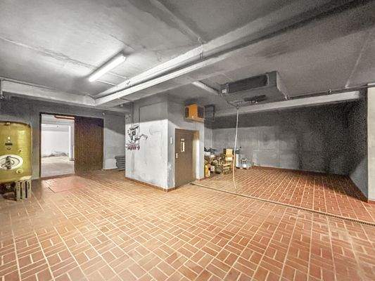 KG Weinkeller mit Lastenaufzug